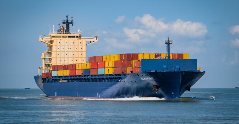container-ship-6631117